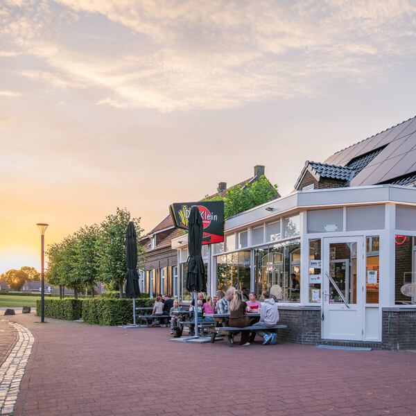 Welkom bij <br>Cafetaria de Klein <br>in Wanssum